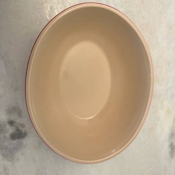 Le Creuset; Oval Serving Bowl, Cerise - Picture 2 of 6